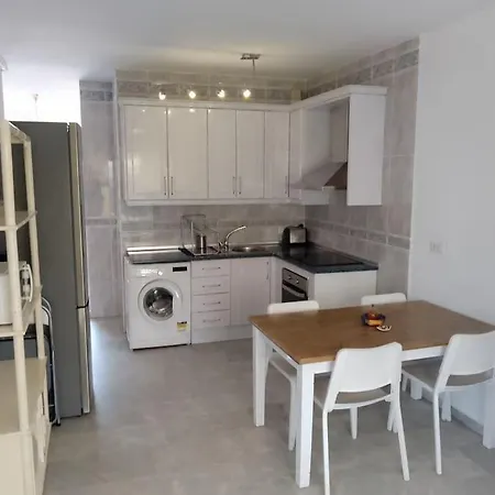 2 Bedrooms, Terrace And Pool דירה