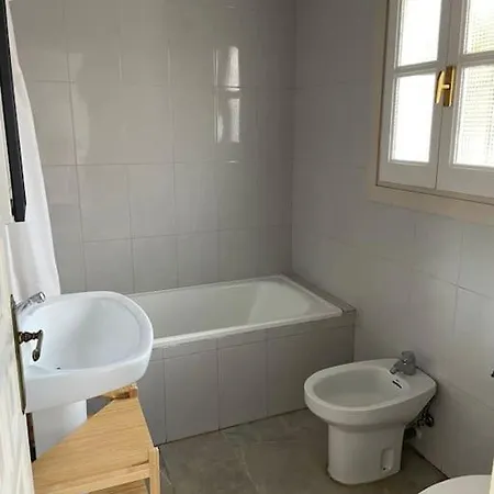2 Bedrooms, Terrace And Pool נרחה