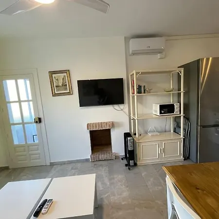 2 Bedrooms, Terrace And Pool 内尔哈